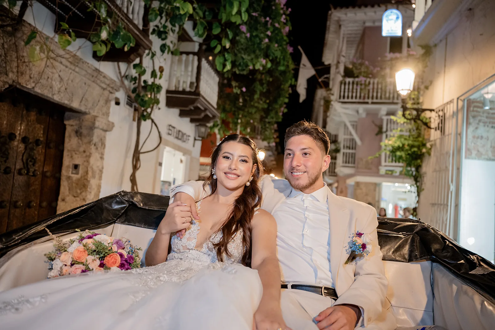 Vale y Chris el día de su boda, fotografiados por Omar Fraija
